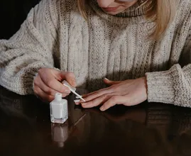 Huh, blijft je nagellak langer goed als je die in de koelkast bewaart?