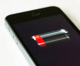 Ochnee... Der Akku ist fast leer! Kennst du DIESEN Trick schon? So lädst du dein Telefon viel schneller auf!