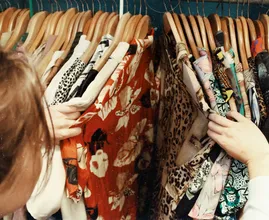 Dit is wat er gebeurt met de kleding die we retourneren
