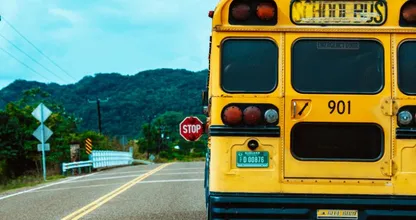 Oeps: 4-jarig meisje na schoolreisje vergeten in bus