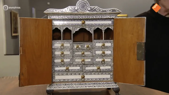 Wat?! Je raadt nooit hoeveel geld dit kastje uit 'Tussen Kunst en Kitsch waard is