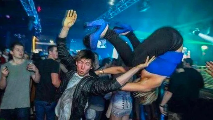 Les 19 photos les plus folles prises en boîtes de nuit qui vous feront rire à chaque fois