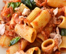 Mhhh: Penne Pesto mit Thunfisch - mal anders! Lecker!