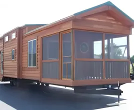 O interior dessa pequena casa sobre rodas vai surpreendê-lo!