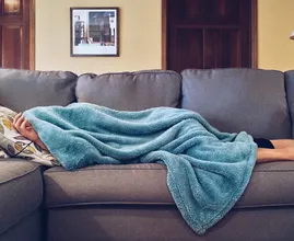 Val je soms in slaap op de bank? Dat kan heel slecht voor je zijn