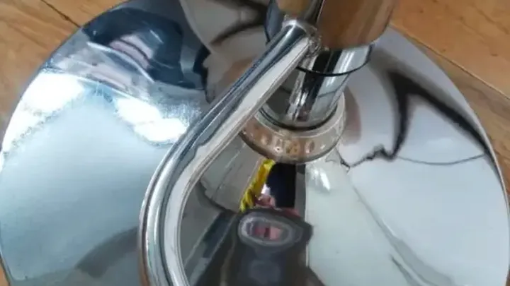Geben Sie Ketchup auf Ihre rostigen Möbel und entdecken Sie die Verwandlung