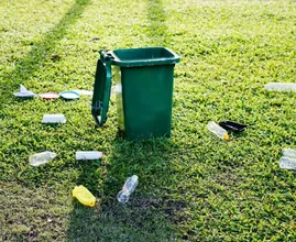 Tip: zo ga je deze zomer duurzamer om met plastic