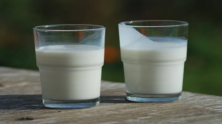 Door dit drankje op een puistje te deppen kun je er snel van afkomen
