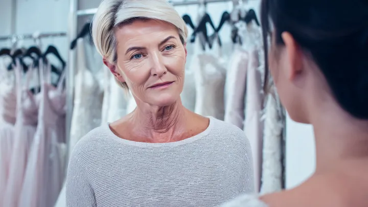 Ihre Mutter trug ein Hochzeitskleid zu ihrer Hochzeit - die Reaktion des Bräutigams machte sie fassungslos