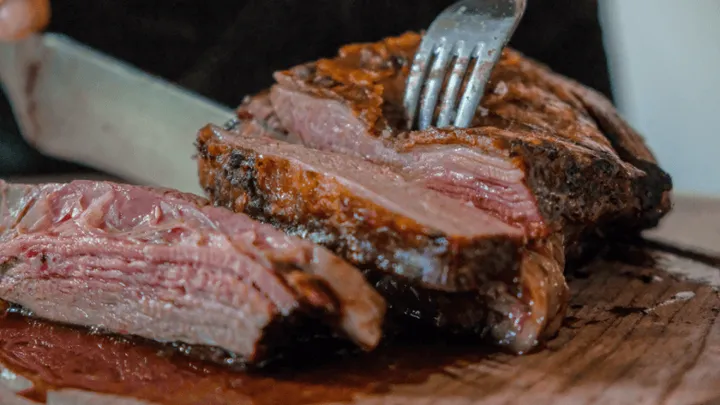 Sintomas que indicam que você pode ter intolerância à carne
