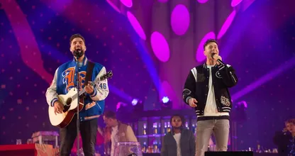 Wacht, wat? Jij kan in de nieuwe videoclip van Nick en Simon stralen