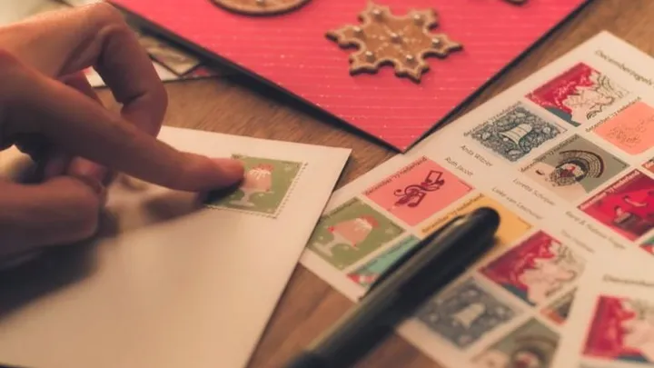 Decemberzegels over? Op deze manier kan je ze volgend jaar blijven gebruiken