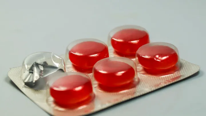 9 ways to combat a sore throat