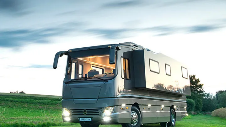 Luxury mobile home worth 1.42 million has built-in garage – The interior is even better!