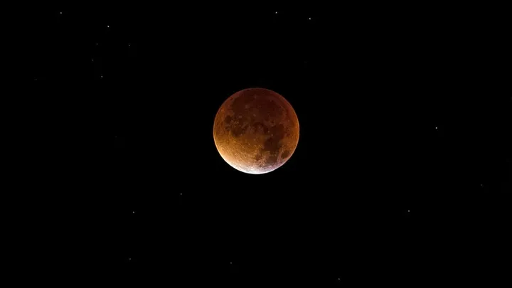 Deze Nederlandse timelapse van de bloedmaan gaat viral