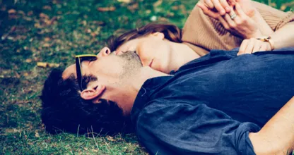 Deshalb sollten Sie öfter ein Nickerchen mit Ihrem Partner machen