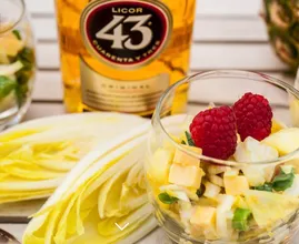 Vielleicht ein wenig komisch, aber es schmeckt echt richtig lecker: Chicoréesalat mit Licor 43
