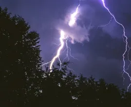 Hevige buien en onweer: KNMI kondigt code geel af