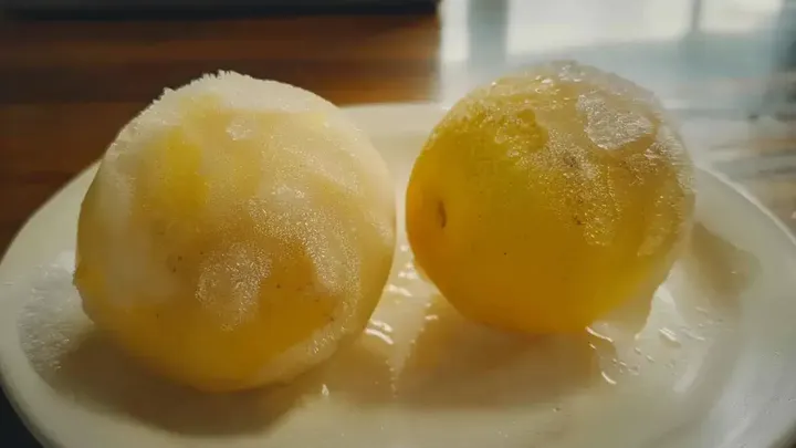 だからみんな、レモンを買ったら冷凍するんだ！冷凍レモンは素晴らしい！