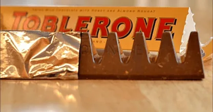 Oh nee!! Is Toblerone ook jouw favoriete chocola? Moet je kijken wat ze ermee hebben gedaan.. Het kan niet waar zijn!