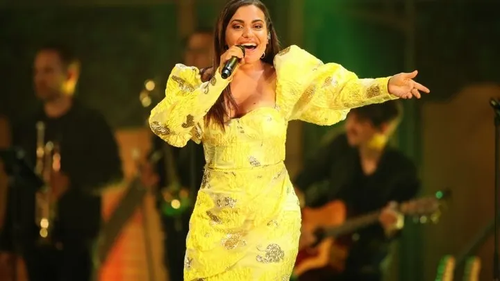 Wauw: OG3NE's Shelley verbluft volgers met bikinifoto