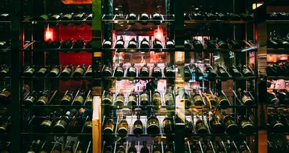 Aha: dit is waarom je wijnflessen liggend moet bewaren
