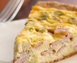 Dies würzigste herzhafte Torte aus Kartoffel, Frühlingszwiebel und Hühnchen die du jemals gegessen hast!