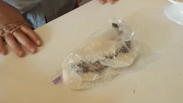Doe eens een te bruine banaan in een zak met rijst! Dit rare trucje is superhandig
