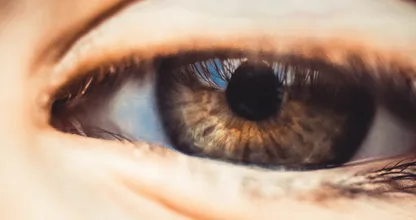 Ontstoken oog: hierdoor komt het (en zo behandel je het)