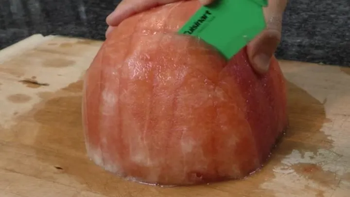 Praktisch und erfrischend: Wassermelone am Stiel!