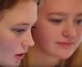 Aangrijpende documentaire legt vreselijke ziekte van de zusjes Lotte en Roos vast