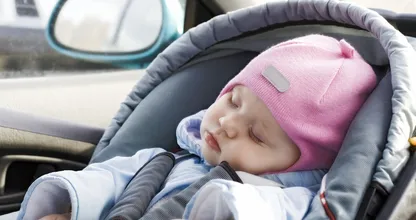 Warum ist es lebensgefährlich sein Kind mit einer Winterjacke im Kindersitz anzuschnallen