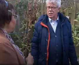 Bizarre aflevering Mr. Frank Visser: ‘Buurman gooit met poep’