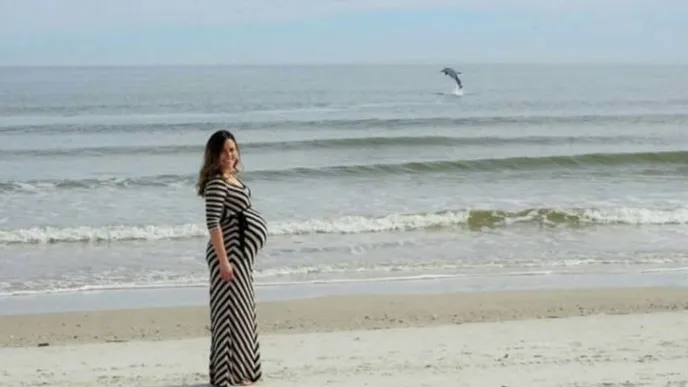 Man photographs pregnant wife and sees something incredible in the background