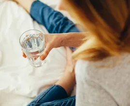 Moet je naarmate je ouder wordt meer water drinken?