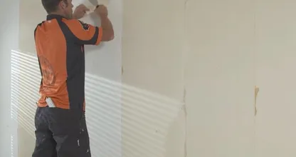 Wow! This simple trick will help you remove old wallpaper in no time at all!