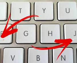 Das DAS der Grund für die Streifen auf den 'J' und 'F' Tasten der Tastatur ist, hätten wir nie erraten..