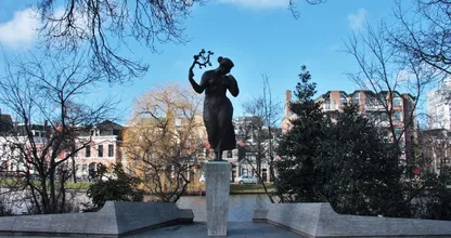 Bevrijdingsmonument in Leiden beklad, één dag voor de dodenherdenking