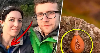 Mężczyzna tworzy naszyjnik dla swojej dziewczyny, która jest oszołomiona, gdy odkrywa, co jest w środku