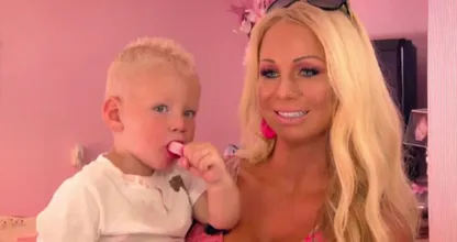 Barbie woont in zuurstokroze droomhuis: 'Ik heb voor mijn gevoel zes jaar lang in een kooi geleefd'