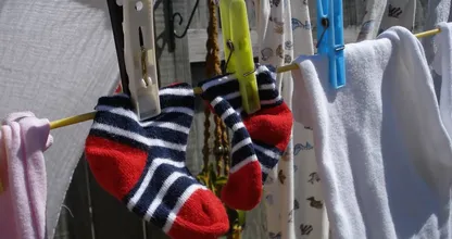Lässt du deine Kleidung drinnen trocknen? Stoppe und lese dann weiter, das wussten wir nämlich auch noch nicht!