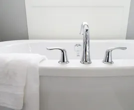 Want a squeaky clean bathroom? Follow these clear steps to make it as easy as possible!