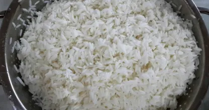 Zu viel Reis gekocht? Nicht wegschmeißen - du kannst dieses herrliche Gericht damit kreieren.