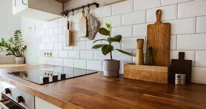 Landelijke keuken: tijdloze charme met natuurlijke materialen en warme tinten