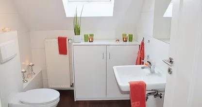 Verstopfte Toiletten und knarrende Türen sind nur zwei dieser 6 Probleme, die du mit Spüli löst.