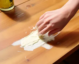 La mayonnaise : Le héros inattendu de vos problèmes de meubles en bois