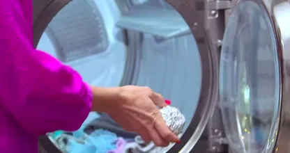 Wow: mettez une boule d’aluminium dans le sèche-linge! C’est fantastique!