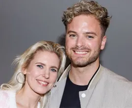 Jim Bakkum zet jarige Bettina Holwerda in het zonnetje