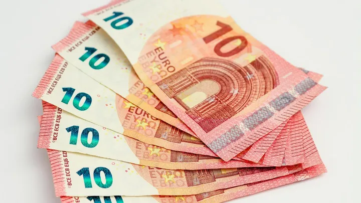 Blut door de dure zomermaanden? Zó bespaar je geld in september