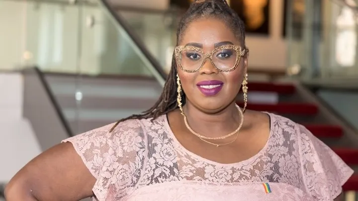Wat een verschil: Shirma Rouse deelt vol trots transformatie op het strand